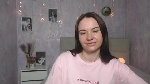 Image 3 of kiaracriegs Stream on Chaturbate on 3 days ago