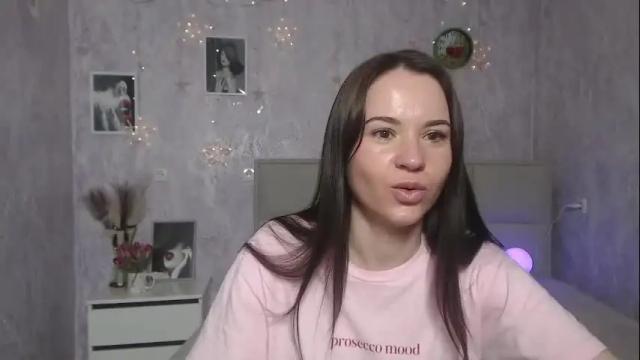 Image 6 of kiaracriegs Stream on Chaturbate on 3 days ago