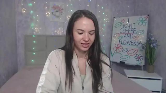 Image 2 of kiaracriegs Stream on Chaturbate on 1 month ago