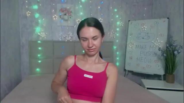 Image 10 of kiaracriegs Stream on Chaturbate on 28 days ago