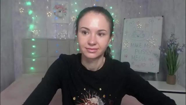 Image 3 of kiaracriegs Stream on Chaturbate on 22 days ago
