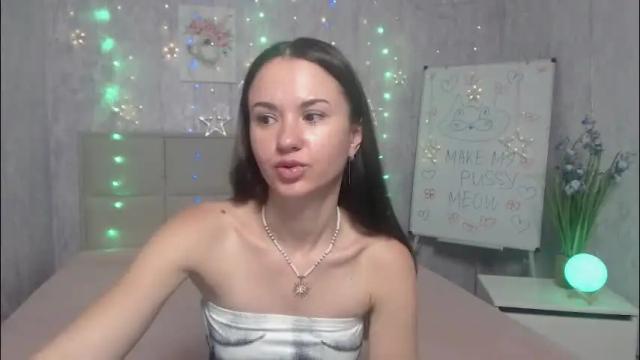 Image 4 of kiaracriegs Stream on Chaturbate on 21 days ago
