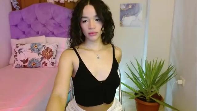 Image 8 of kiararose19 Stream on Chaturbate on 13 days ago