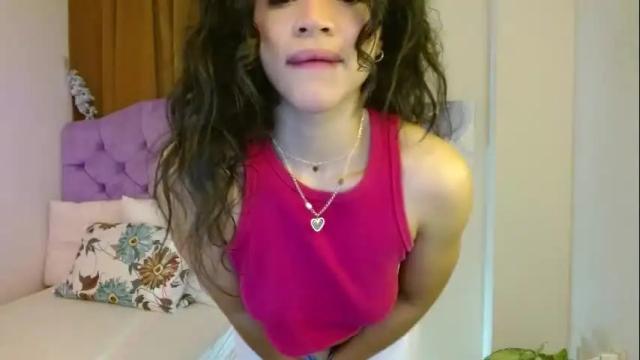 Image 7 of kiararose19 Stream on Chaturbate on 11 days ago