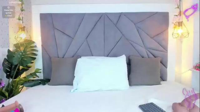 Image 3 of kiarhatrixie Stream on Chaturbate on 2 months ago