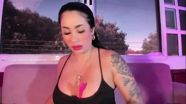 Image 4 of kiim_taaylor Stream on Chaturbate on 3 months ago