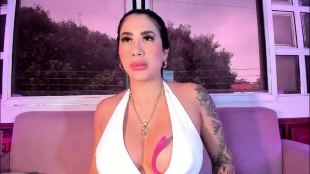 Image 3 of kiim_taaylor Stream on Chaturbate on 3 months ago