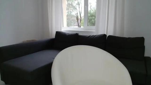 Image 2 of kiki_akai Stream on Chaturbate on 13 months ago