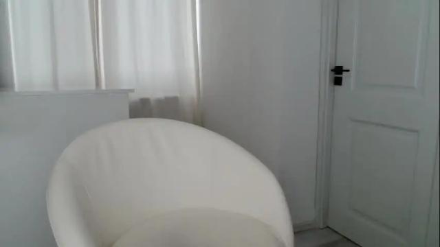 Image 11 of kiki_akai Stream on Chaturbate on 2 months ago