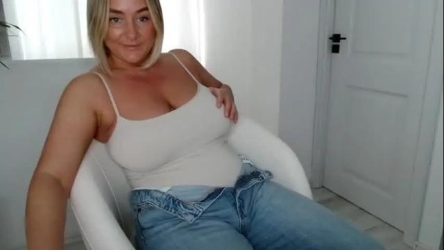 Thumbnail 1, kiki_akai's Stream at Chaturbate, 1 month ago