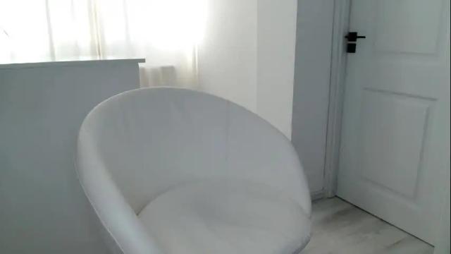 Image 7 of kiki_akai Stream on Chaturbate on 1 month ago