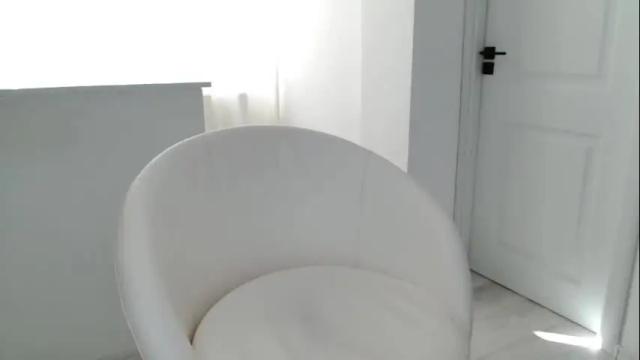 Image 12 of kiki_akai Stream on Chaturbate on 1 month ago