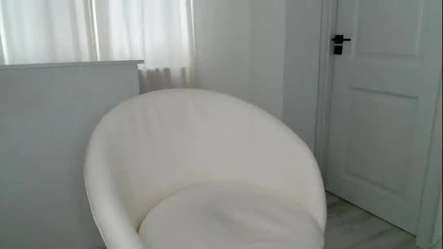 Image 12 of kiki_akai Stream on Chaturbate on 1 month ago