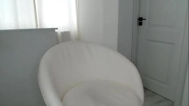 Image 10 of kiki_akai Stream on Chaturbate on 2 months ago