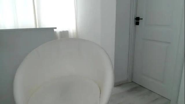 Image 7 of kiki_akai Stream on Chaturbate on 2 months ago