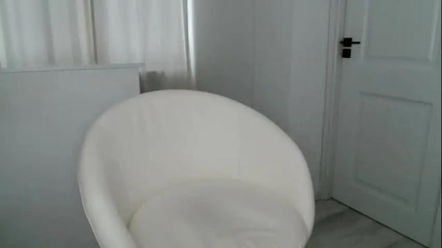 Image 4 of kiki_akai Stream on Chaturbate on 25 days ago
