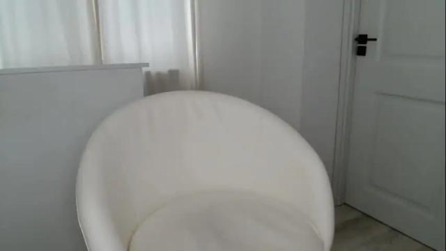 Image 11 of kiki_akai Stream on Chaturbate on 12 days ago