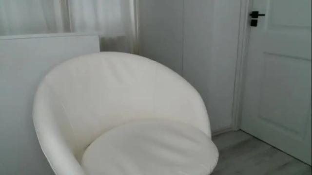 Image 4 of kiki_akai Stream on Chaturbate on 12 days ago