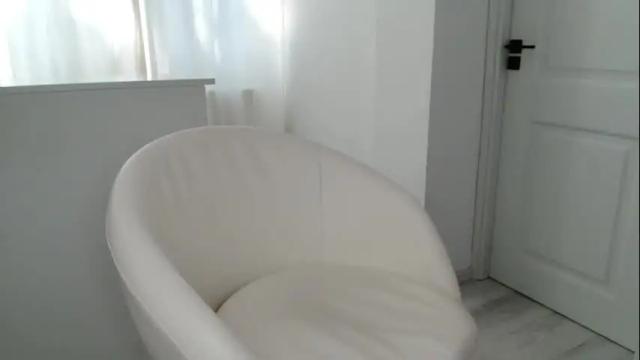 Image 11 of kiki_akai Stream on Chaturbate on 28 days ago