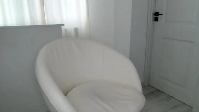 Image 11 of kiki_akai Stream on Chaturbate on 21 days ago