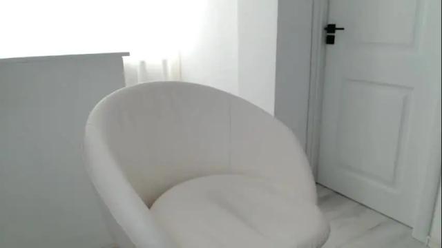 Image 7 of kiki_akai Stream on Chaturbate on 16 days ago