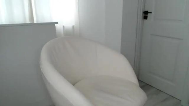 Image 10 of kiki_akai Stream on Chaturbate on 15 days ago