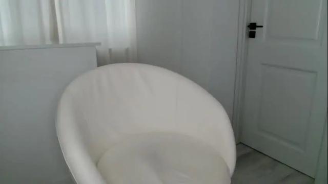 Image 4 of kiki_akai Stream on Chaturbate on 15 days ago