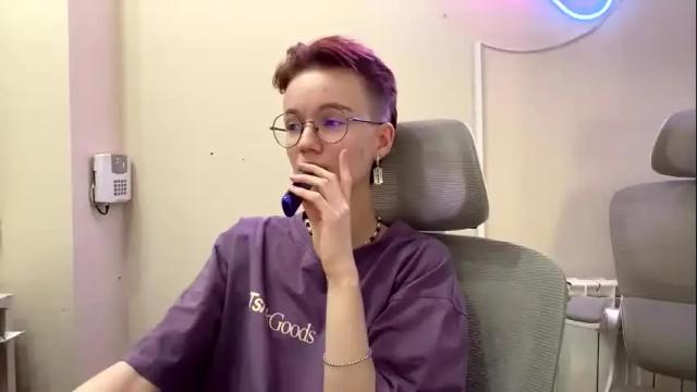 Image 2 of kiki_blue_eyes Stream on Chaturbate on 12 days ago