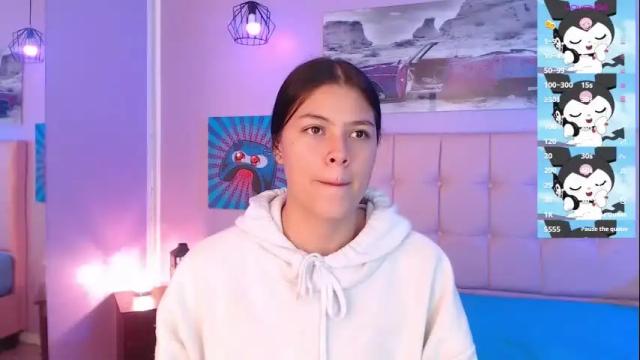 Image 2 of kiki_cams Stream on Chaturbate on 1 month ago