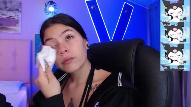 Image 2 of kiki_cams Stream on Chaturbate on 1 month ago