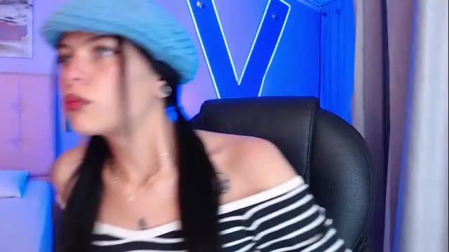 Image 3 of kiki_cams Stream on Chaturbate on 1 month ago