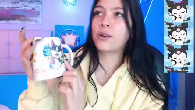 Image 2 of kiki_cams Stream on Chaturbate on 1 month ago