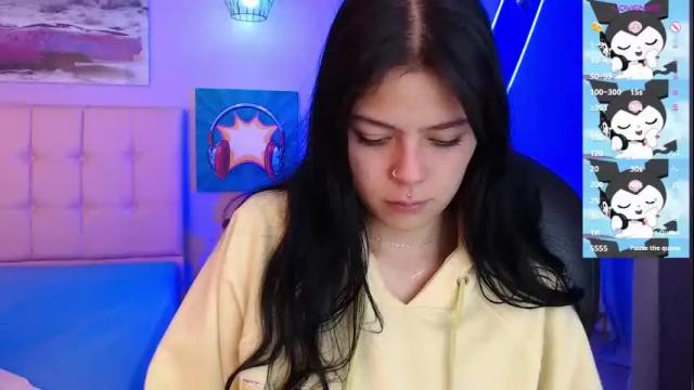 Image 4 of kiki_cams Stream on Chaturbate on 1 month ago