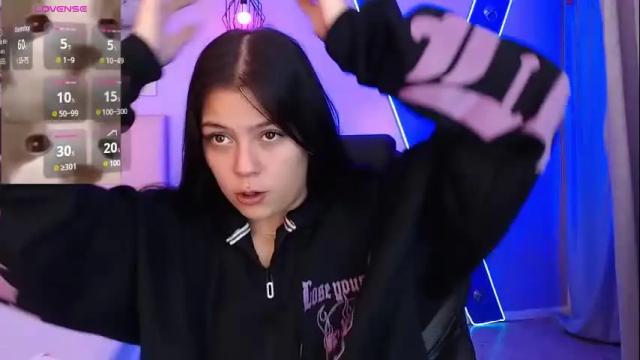 Image 7 of kiki_cams Stream on Chaturbate on 19 days ago