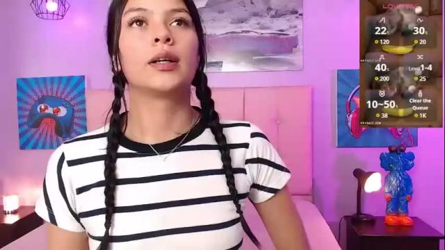 Image 6 of kiki_cams Stream on Chaturbate on 17 days ago
