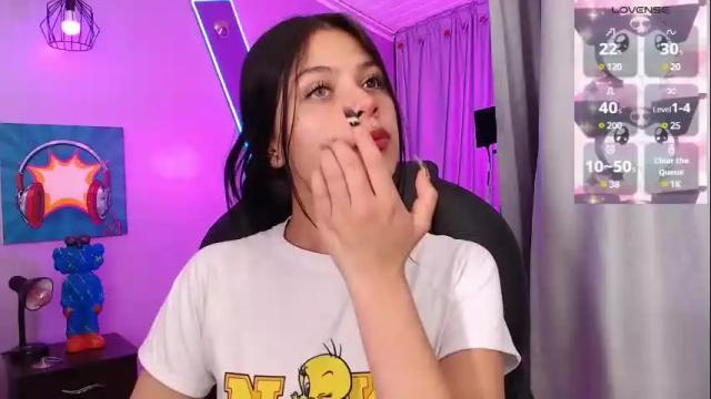 Image 10 of kiki_cams Stream on Chaturbate on 12 days ago