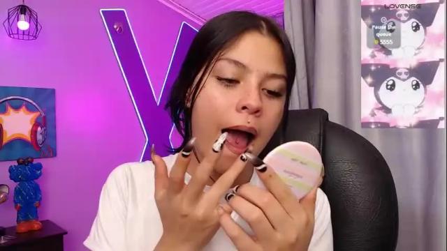 Image 2 of kiki_cams Stream on Chaturbate on 12 days ago