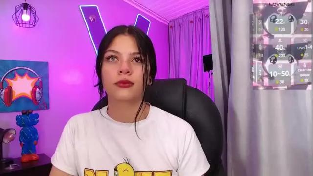 Image 8 of kiki_cams Stream on Chaturbate on 12 days ago