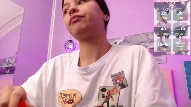Image 12 of kiki_cams Stream on Chaturbate on 8 days ago