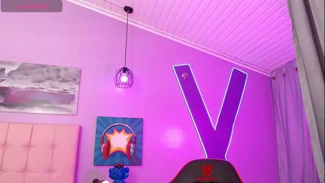 Image 3 of kiki_cams Stream on Chaturbate on 8 days ago
