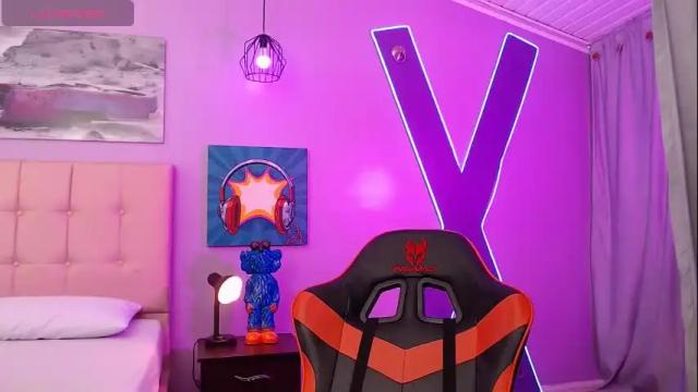 Image 4 of kiki_cams Stream on Chaturbate on 8 days ago