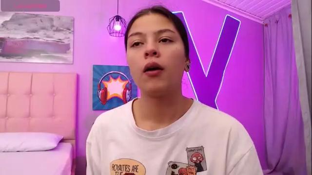Image 7 of kiki_cams Stream on Chaturbate on 8 days ago
