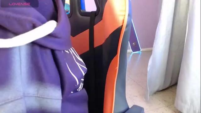 Image 3 of kiki_cams Stream on Chaturbate on 4 months ago