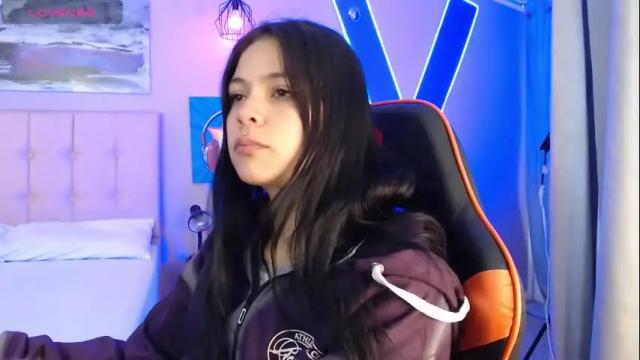 Image 4 of kiki_cams Stream on Chaturbate on 4 months ago