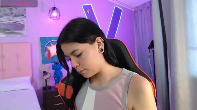 Image 6 of kiki_cams Stream on Chaturbate on 4 months ago