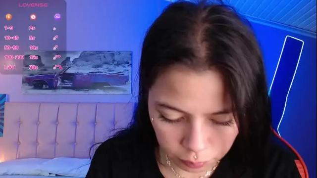 Image 11 of kiki_cams Stream on Chaturbate on 3 months ago