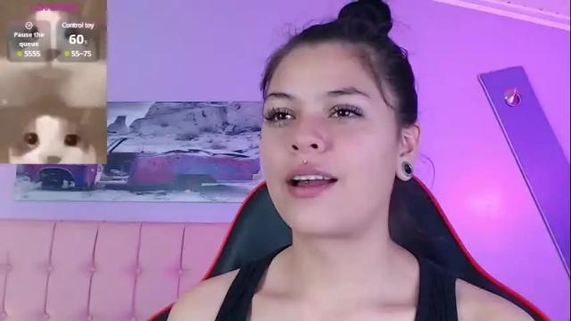 Image 7 of kiki_cams Stream on Chaturbate on 3 months ago