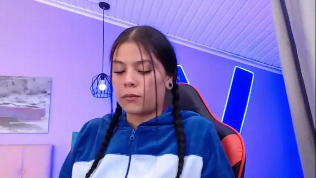 Image 2 of kiki_cams Stream on Chaturbate on 3 months ago