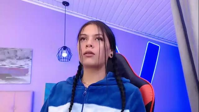 Image 3 of kiki_cams Stream on Chaturbate on 3 months ago