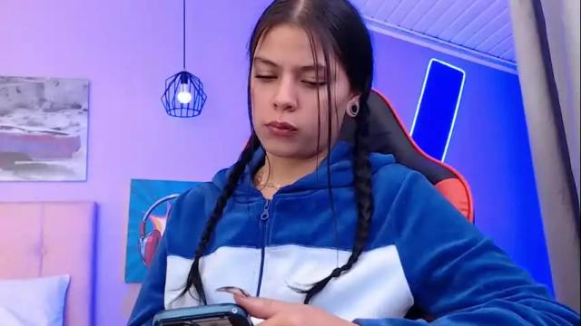 Image 6 of kiki_cams Stream on Chaturbate on 3 months ago
